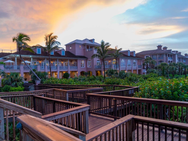 Beautiful view of Orchid Island Golf &amp; Beach Club at Sunset